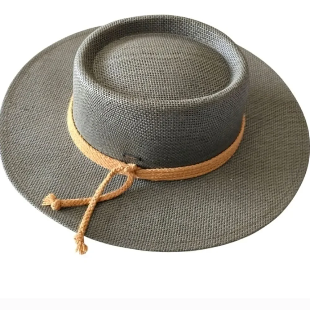 Jessica Simpson Black and Tan Hat. New Without Tag.